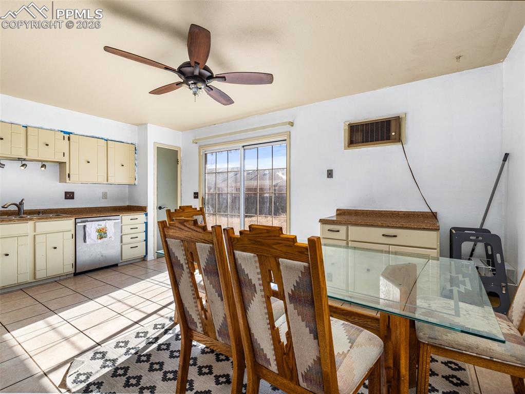 Image 6 of 30: Dining area