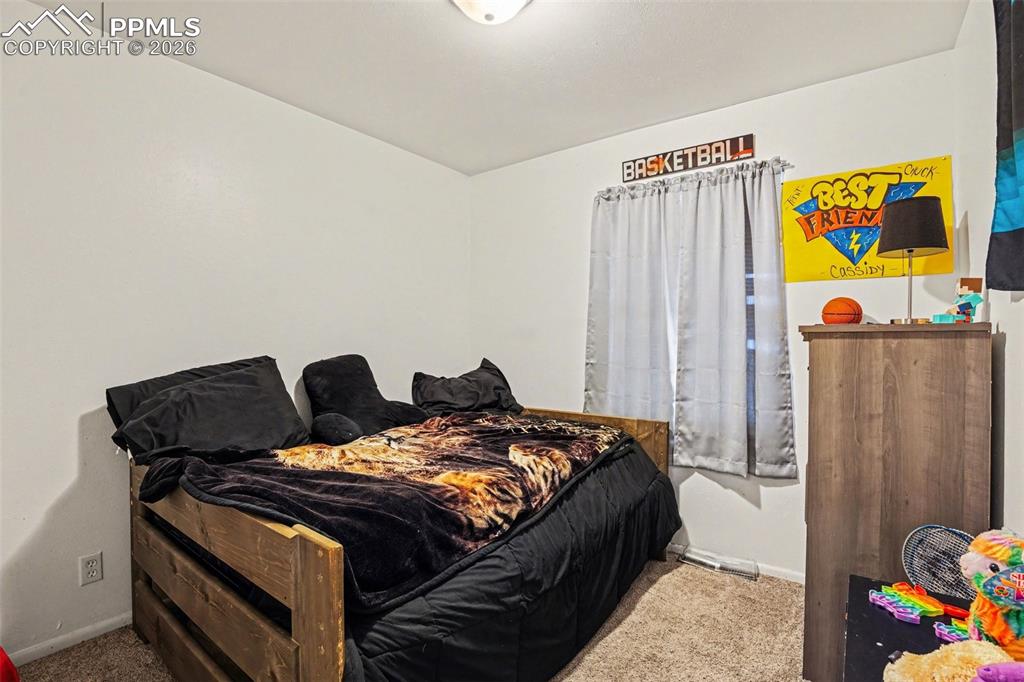 Image 14 of 22: Bedroom