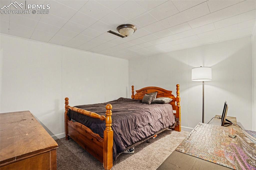 Image 15 of 22: Bedroom