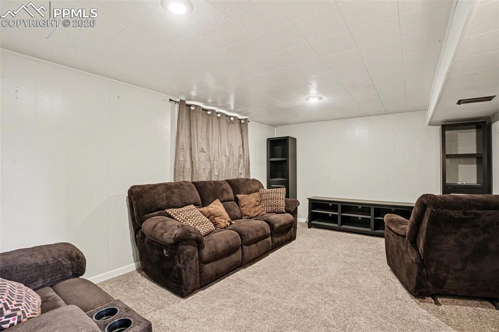 Image 16 of 22: Living Room