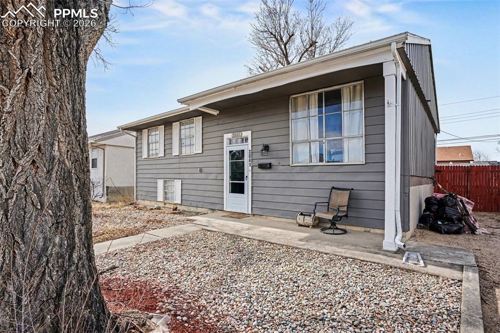 Image 18 of 22: Front of Structure