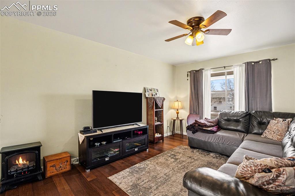 Image 3 of 22: Living Room