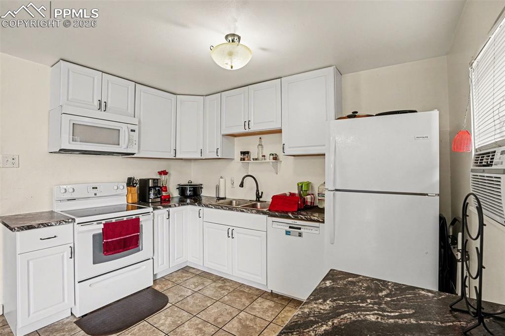 Image 8 of 22: Kitchen