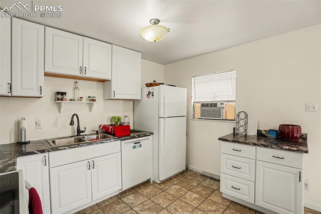 Image 9 of 22: Kitchen