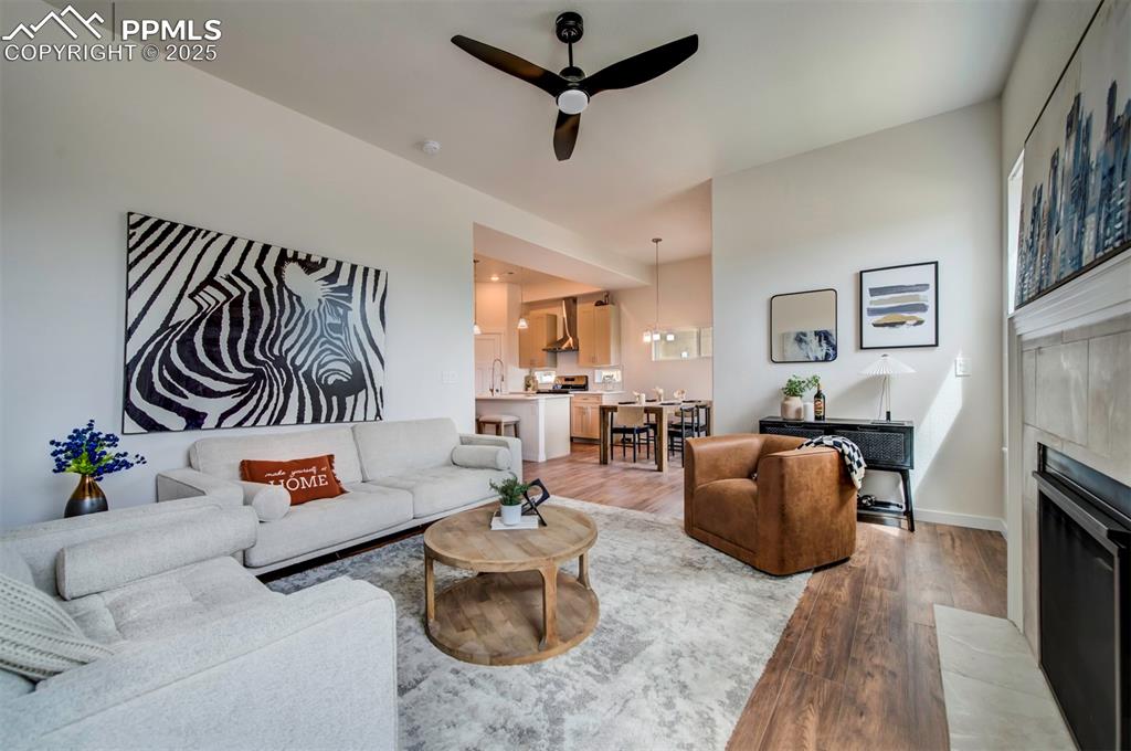 Image 16 of 42: Ten foot ceilings on the main level give a comfortable feel to the living r