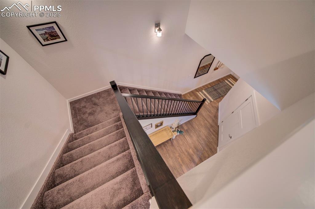 Image 22 of 42: The 2-story entry has 25-foot ceilings to make the home feel spacious and i