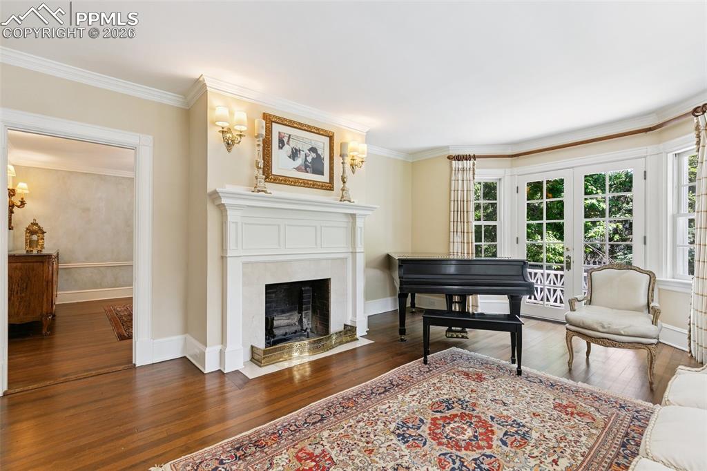 Image 10 of 47: Living Room