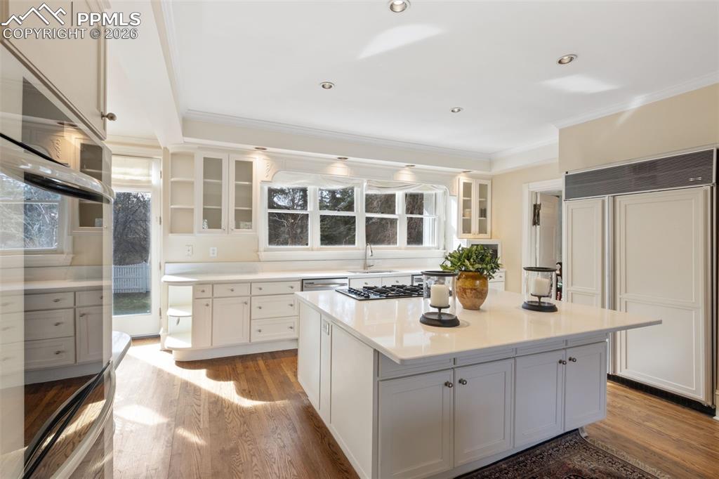 Image 14 of 47: Kitchen