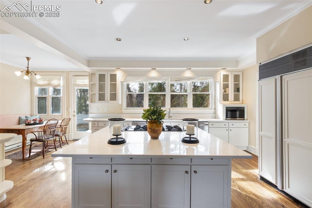 Image 18 of 47: Kitchen