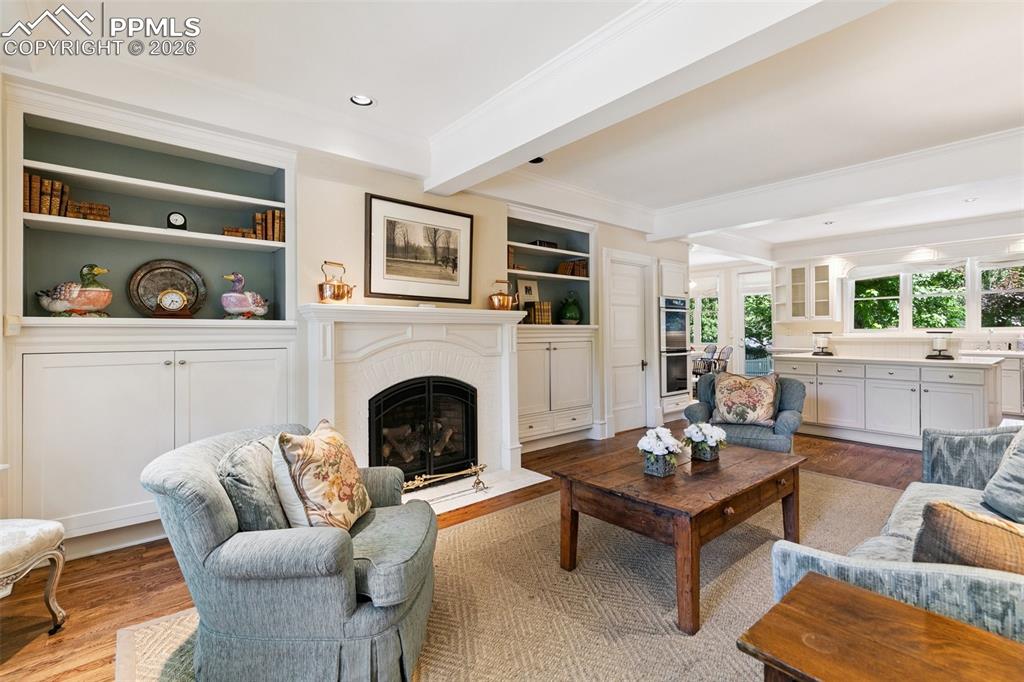 Image 22 of 47: Family Room