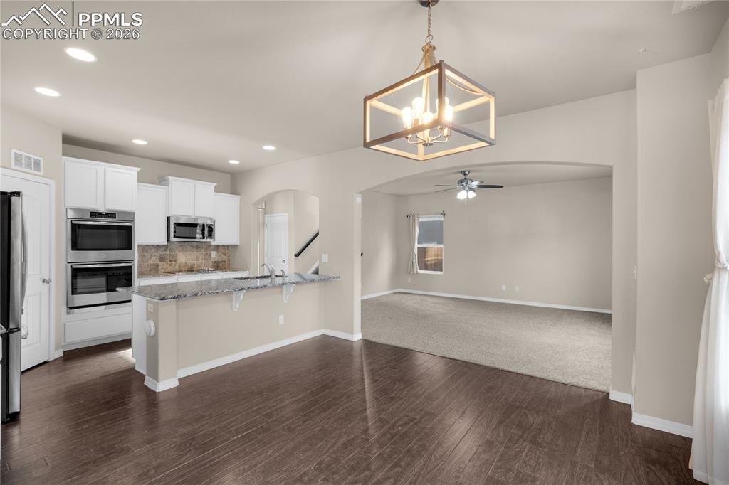 Image 20 of 43: Kitchen