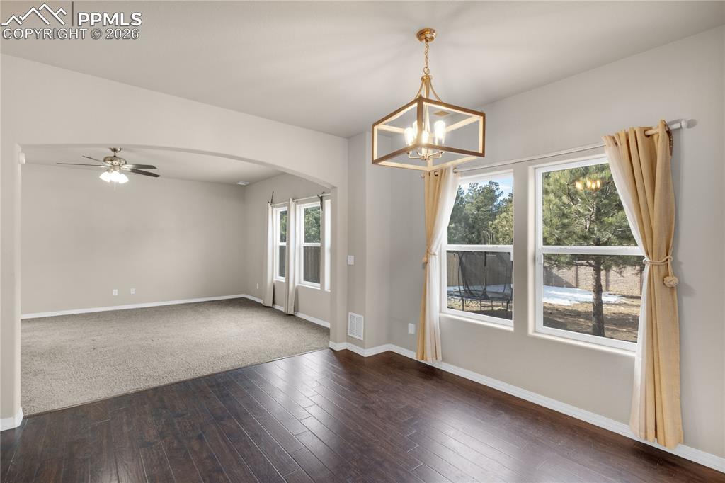 Image 21 of 43: Dining Area