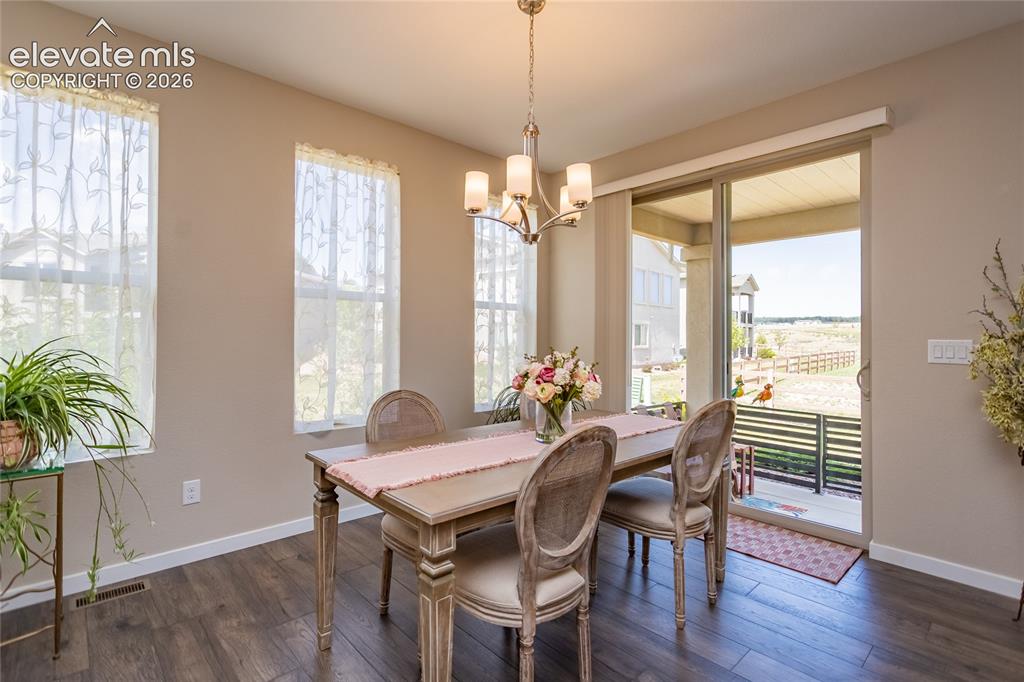 Image 15 of 21: Dining Area