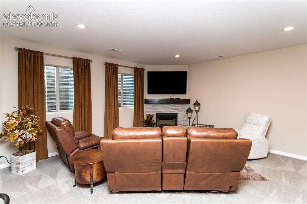 Image 5 of 21: Living Room