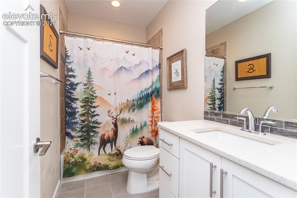 Image 9 of 21: Bathroom