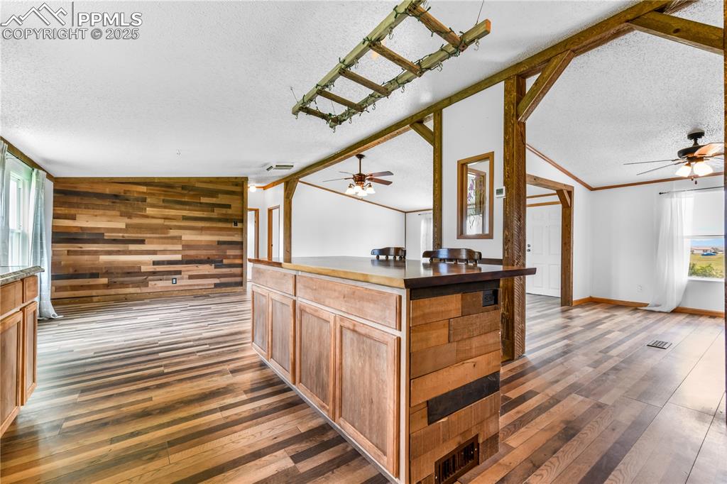 Image 11 of 50: Kitchen