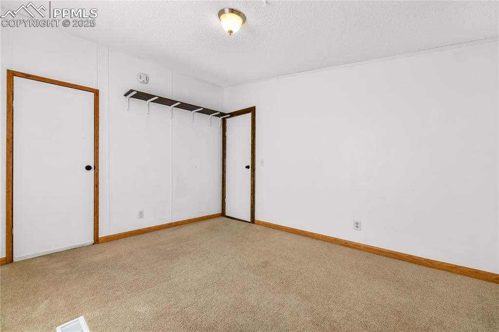 Image 25 of 50: Bedroom