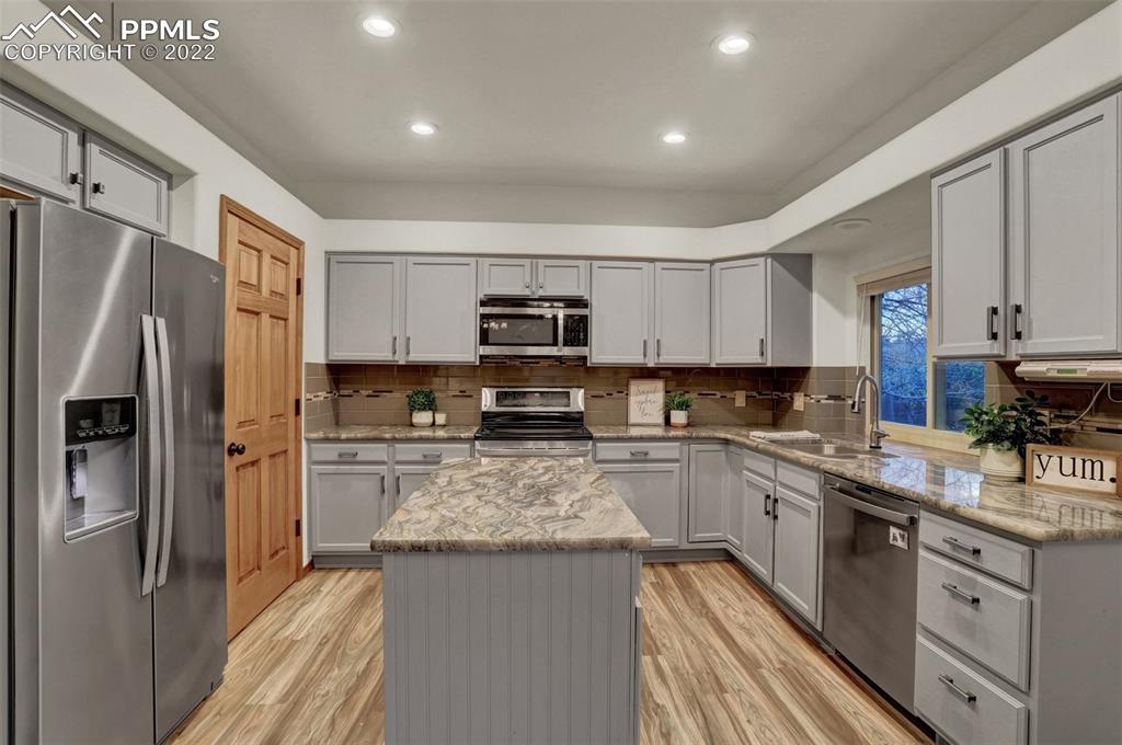 Listing 7073552, Image 12 of 40