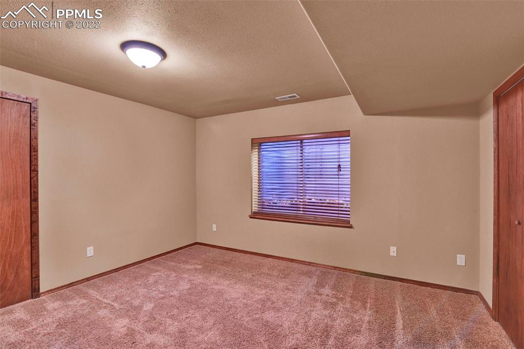 Listing 7073552, Image 34 of 40