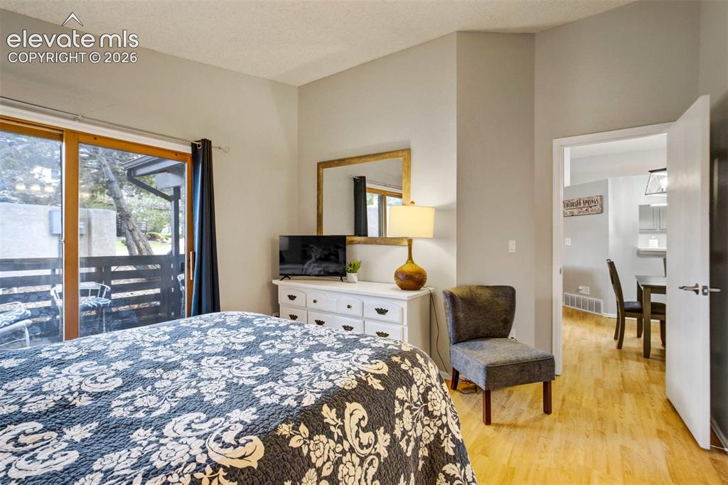 Image 11 of 50: Bedroom