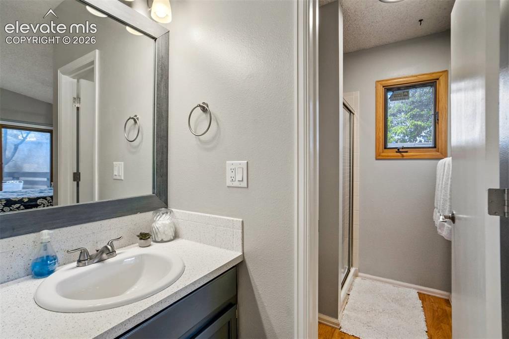 Image 15 of 50: Bathroom
