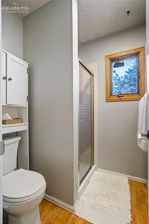 Image 16 of 50: Bathroom