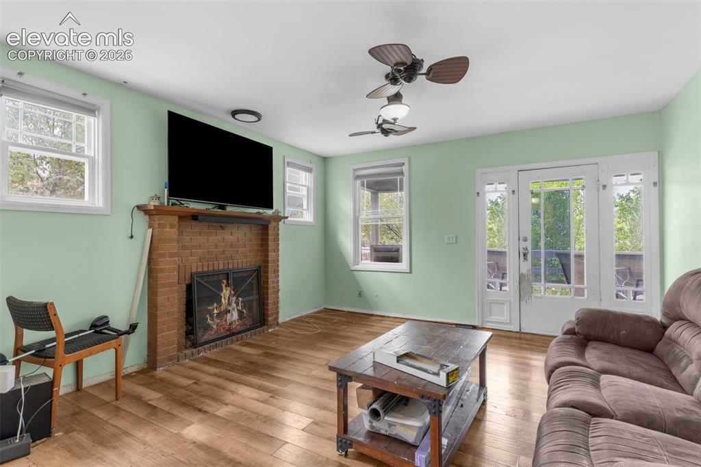 Image 10 of 25: Living Room