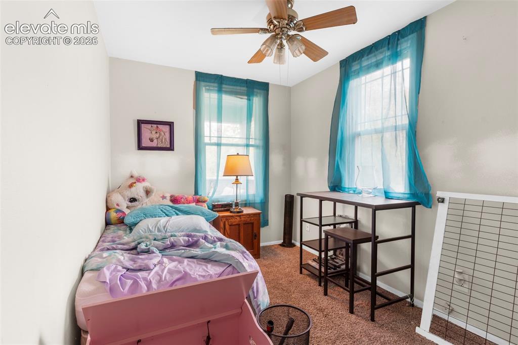 Image 11 of 25: Bedroom
