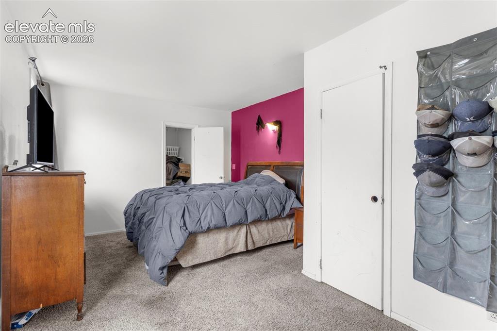 Image 13 of 25: Bedroom