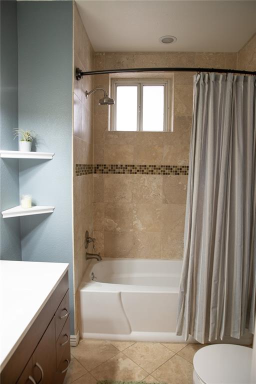 Image 11 of 15: Bathroom