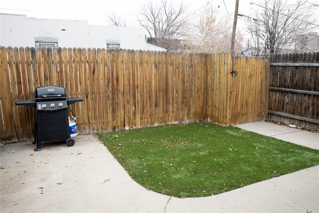 Image 15 of 15: Yard