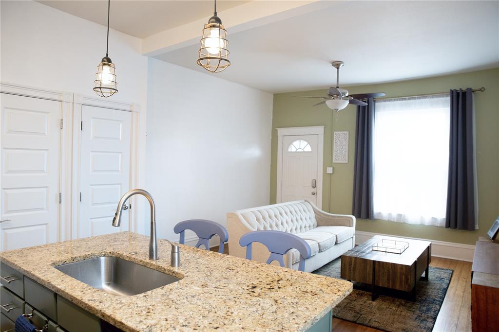 Image 5 of 15: Kitchen