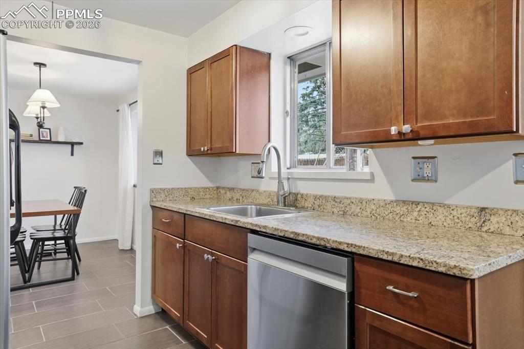 Image 10 of 41: Kitchen