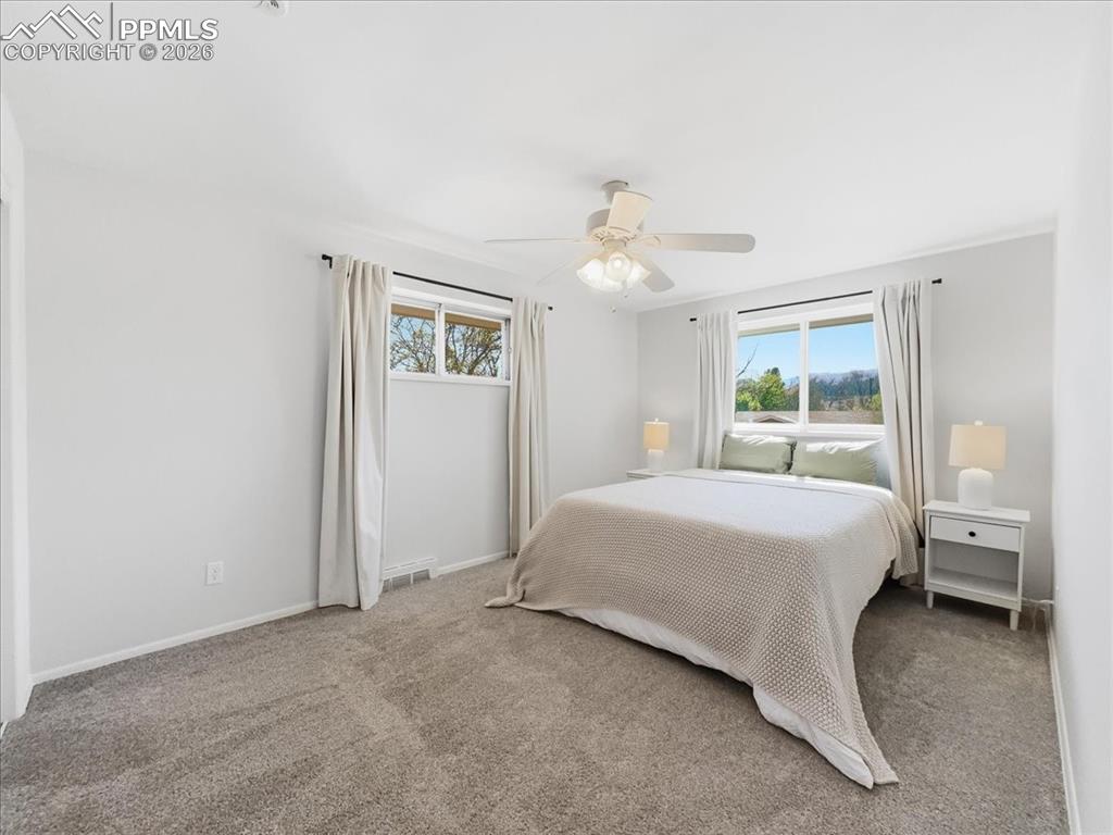 Image 15 of 41: Bedroom