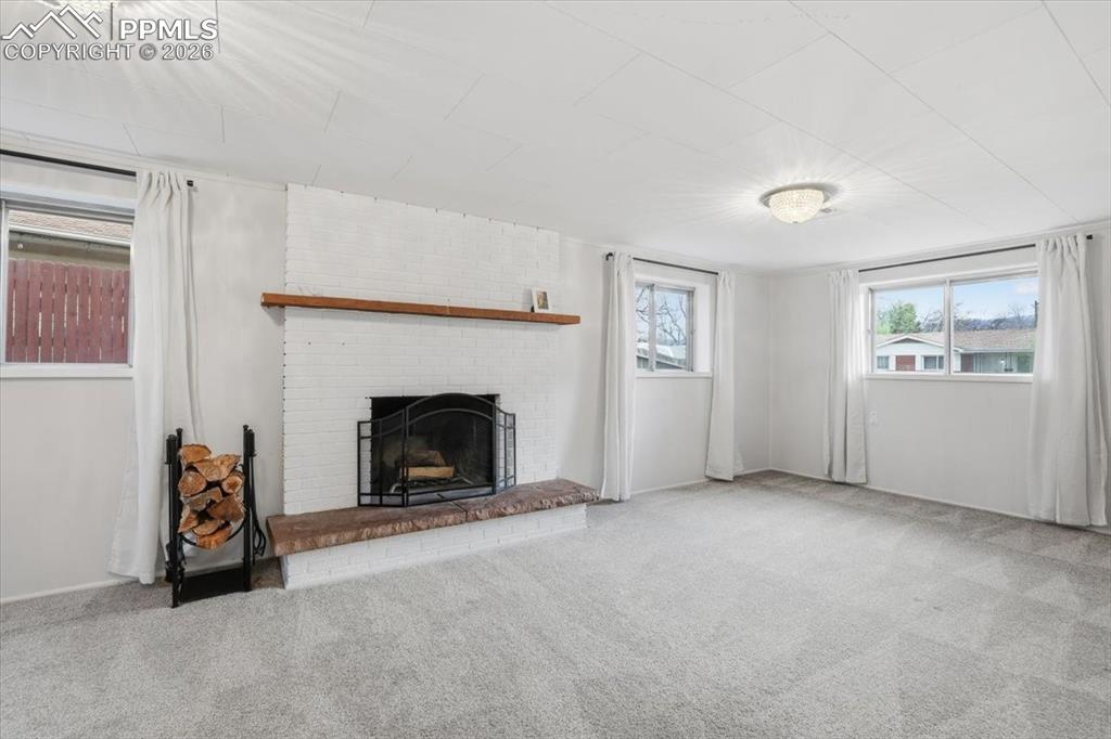 Image 23 of 41: Living Room