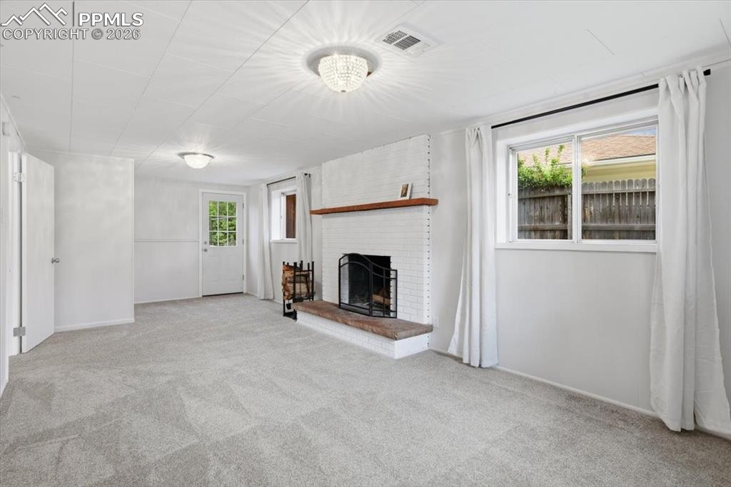 Image 24 of 41: Living Room