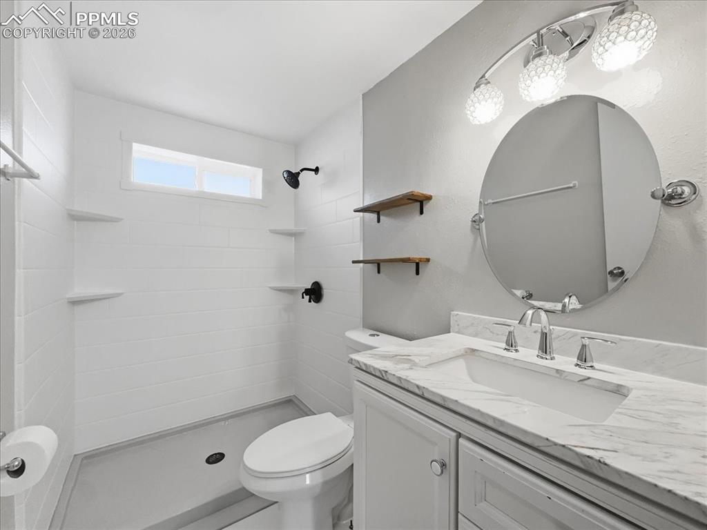 Image 25 of 41: Bathroom