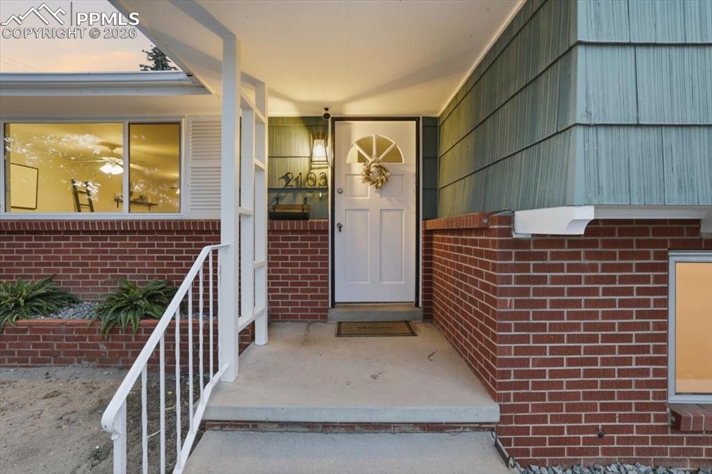 Image 29 of 41: Entry