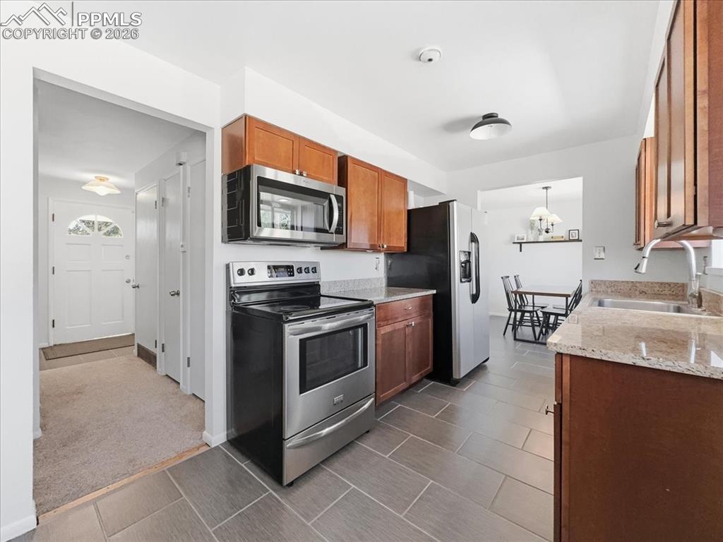 Image 4 of 41: Kitchen