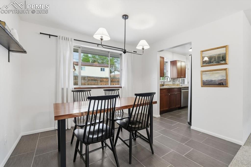 Image 7 of 41: Dining Area