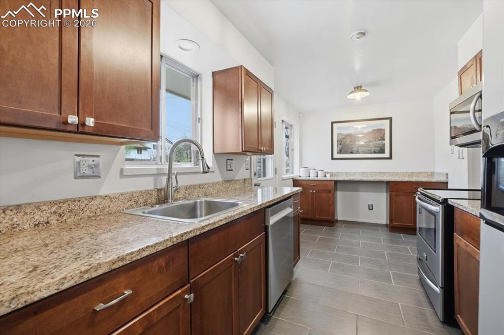 Image 8 of 41: Kitchen