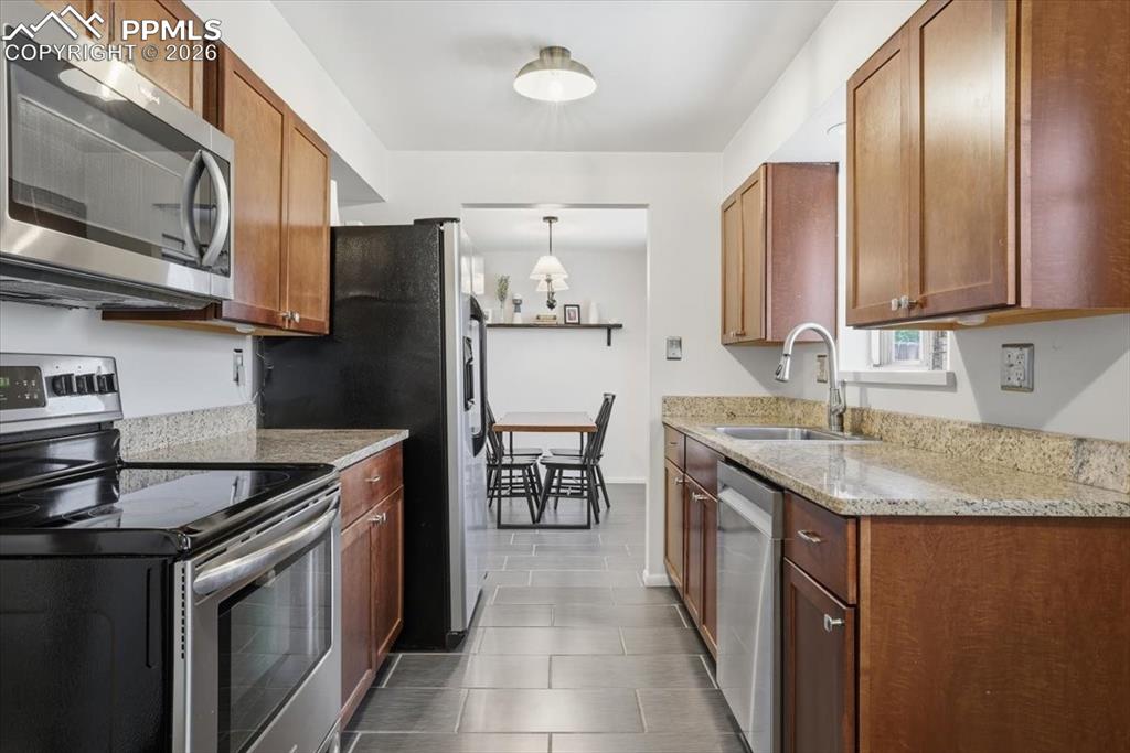 Image 9 of 41: Kitchen