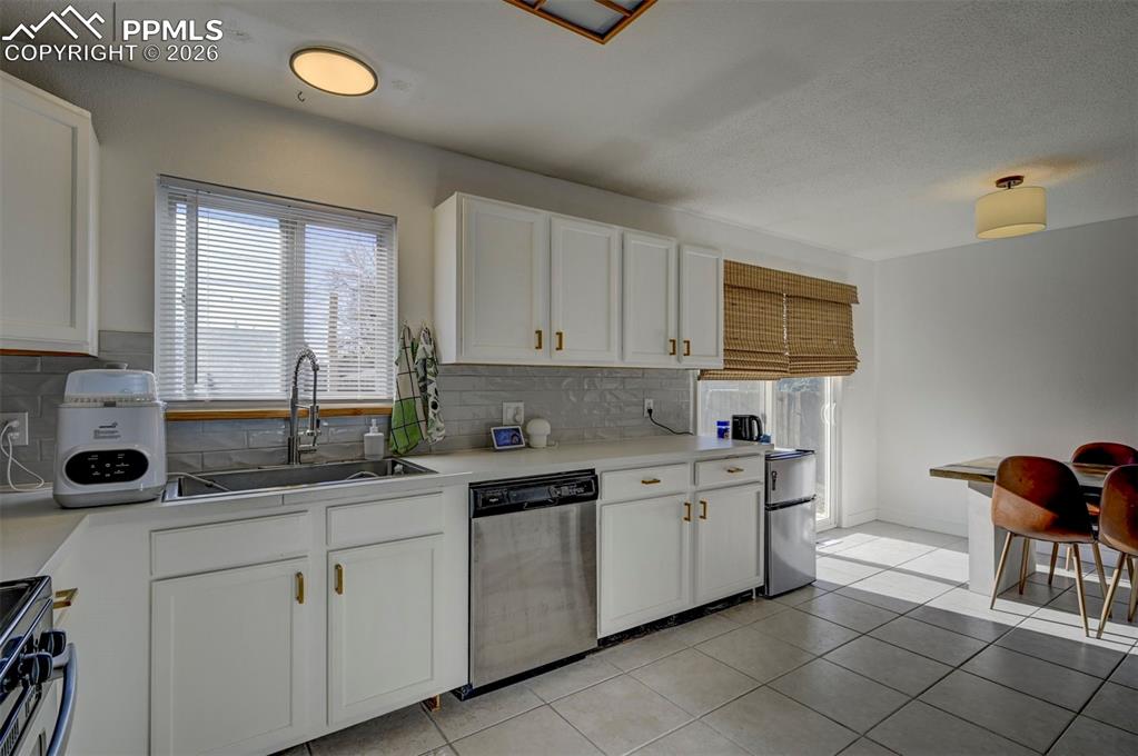 Image 16 of 38: Kitchen