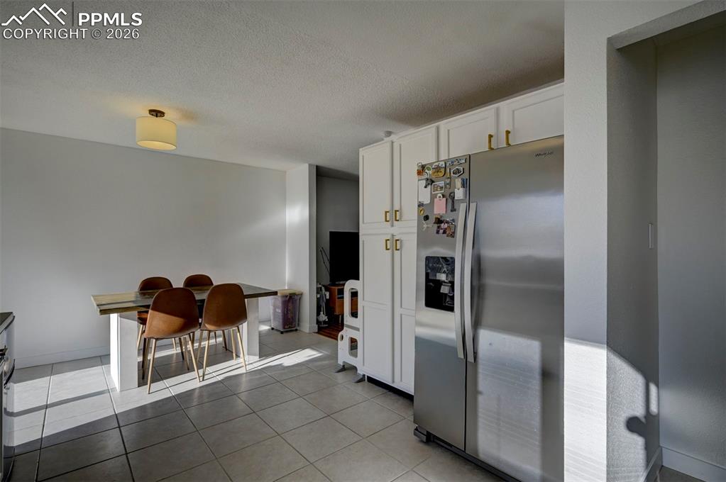 Image 17 of 38: Kitchen