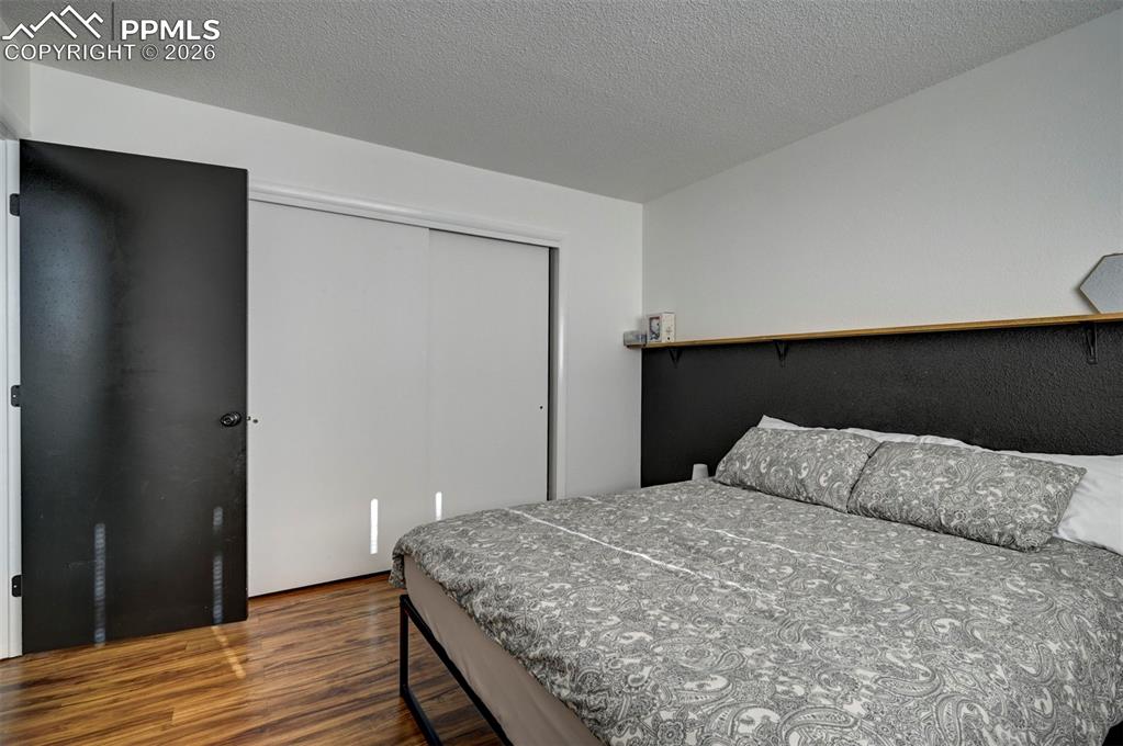 Image 21 of 38: Bedroom