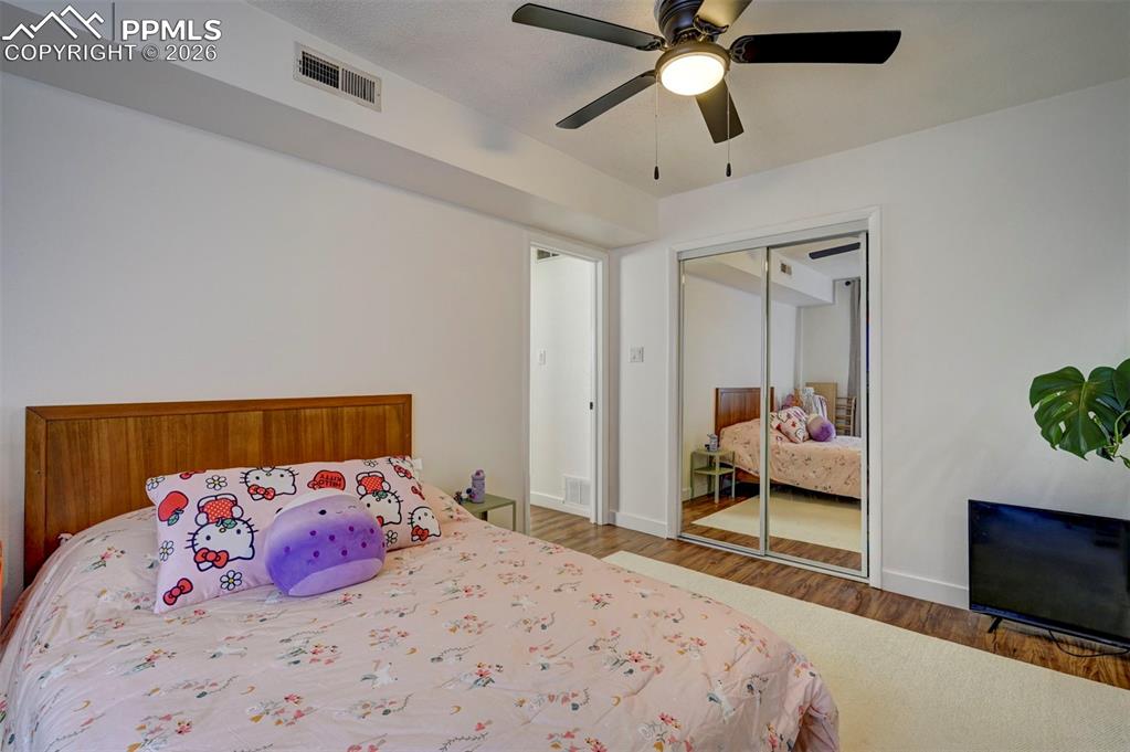 Image 23 of 38: Bedroom