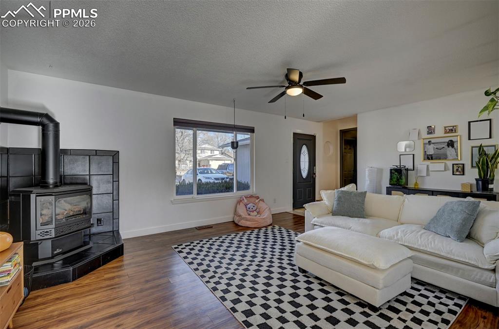 Image 7 of 38: Living Room