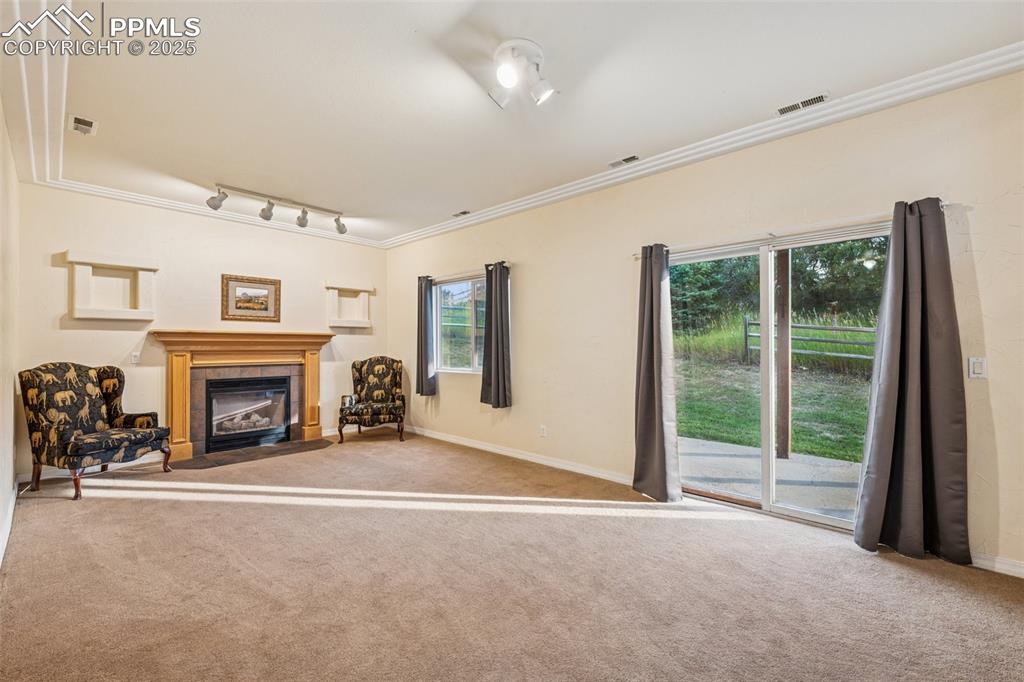 Image 11 of 31: Living Room