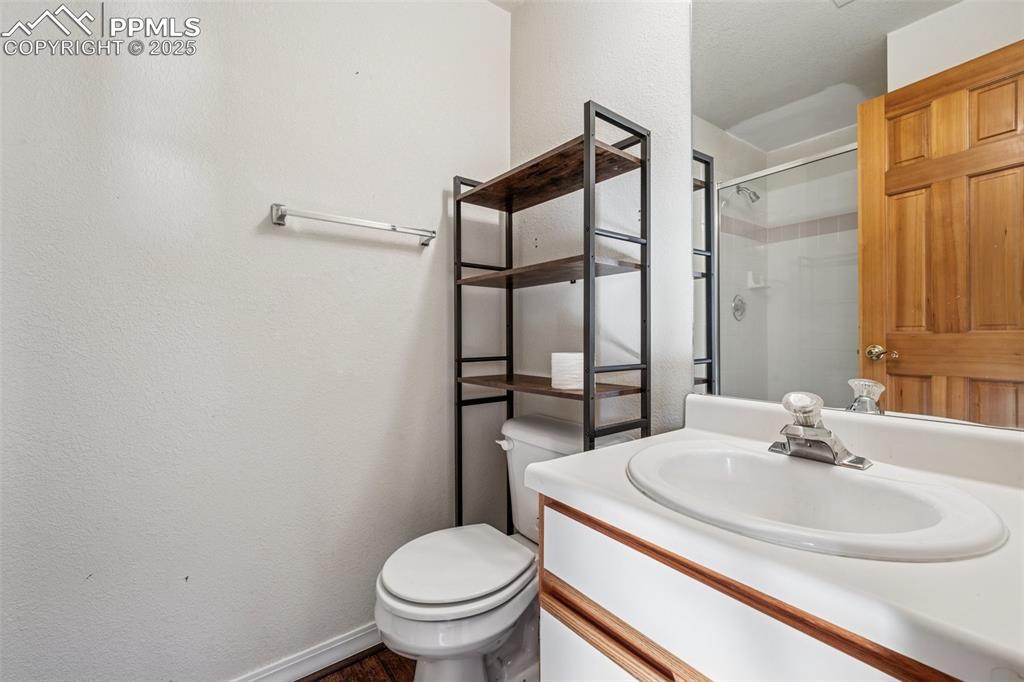 Image 15 of 31: Bathroom