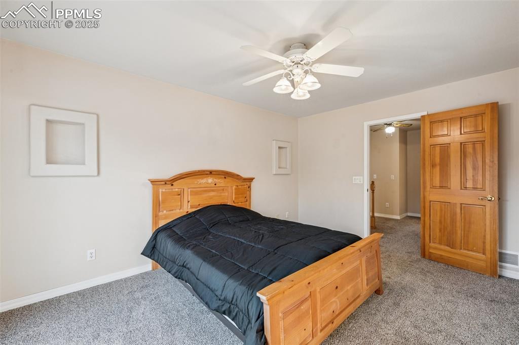 Image 20 of 31: Bedroom